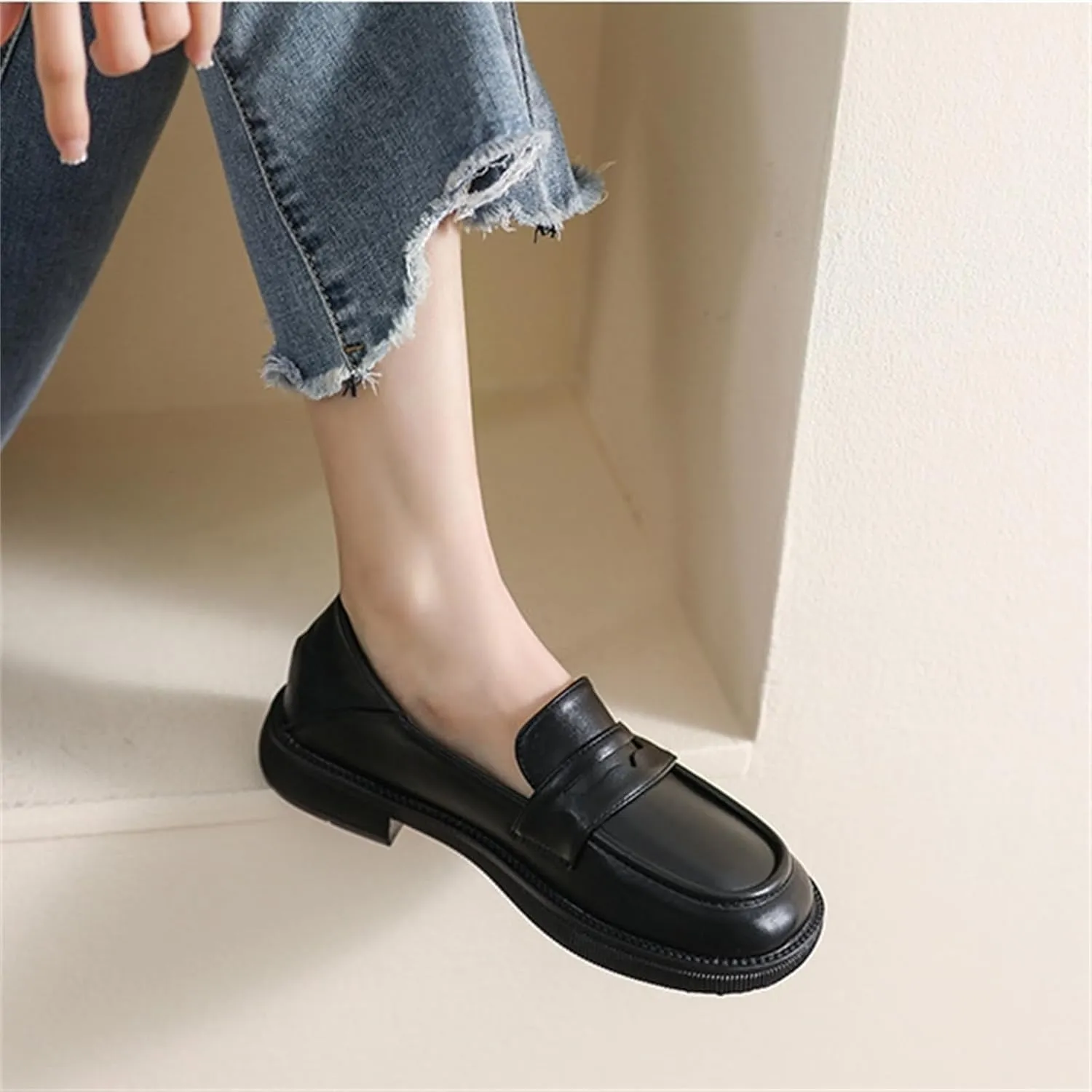 Women's Leather Slip On Platform Loafers Casual Round Toe Non Slip Flat Shoes Casual Comfortable Office Business Walking Shoes