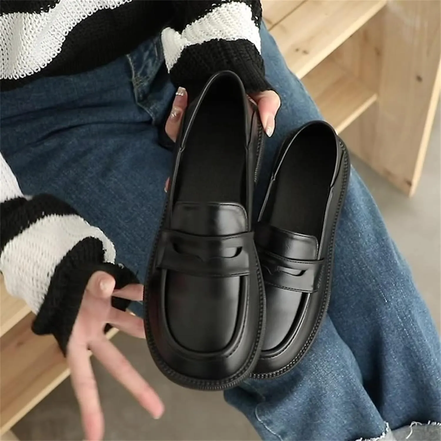 Women's Leather Slip On Platform Loafers Casual Round Toe Non Slip Flat Shoes Casual Comfortable Office Business Walking Shoes